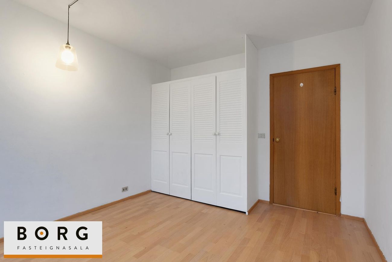 Hagamelur 52, 107 Reykjavík