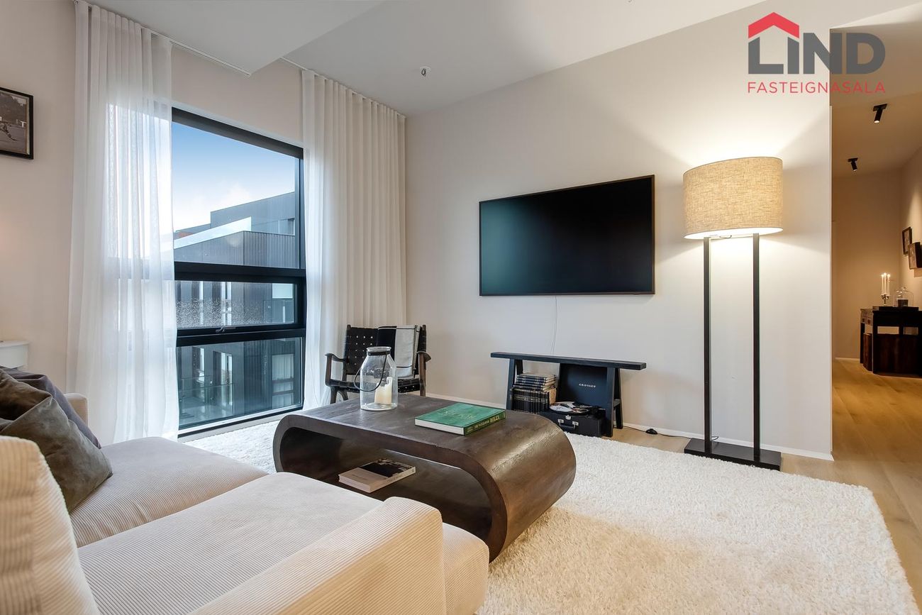 Jöfursbás 5D, 112 Reykjavík