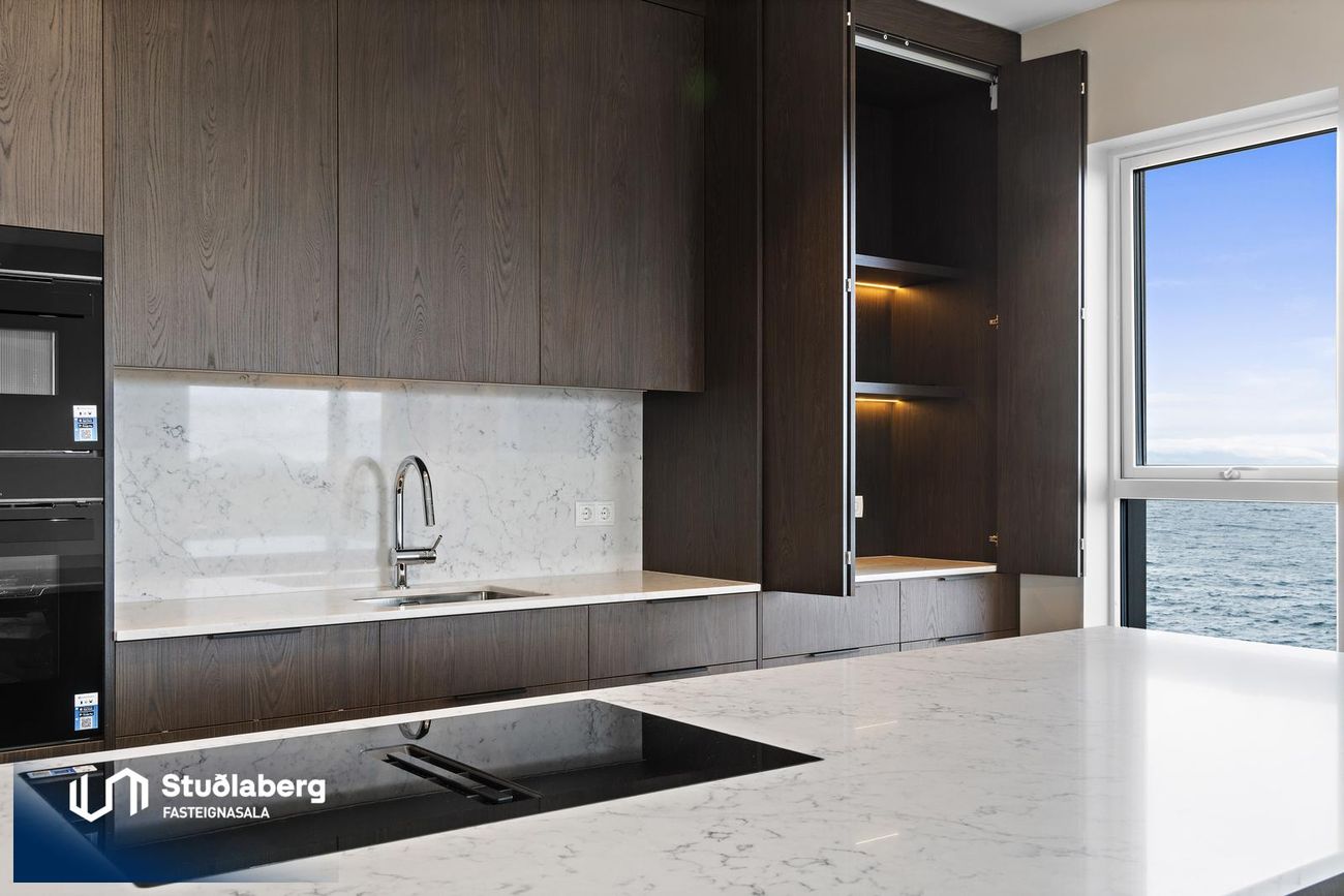 Pósthússtræti 9 - 0103, 230 Reykjanesbær