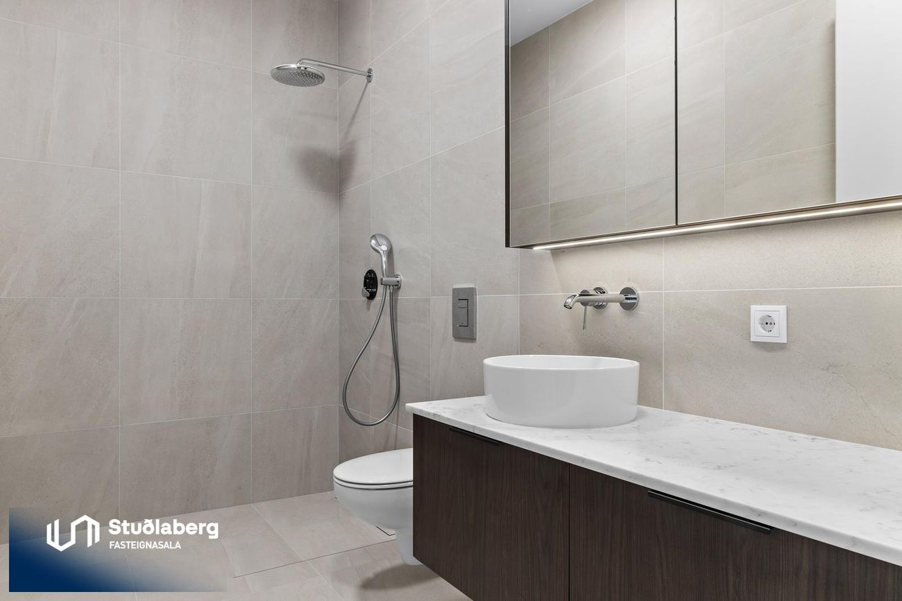 Pósthússtræti 9 - 0103, 230 Reykjanesbær