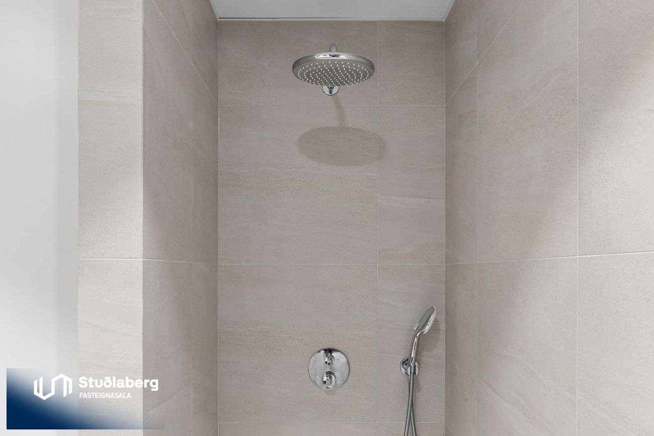 Pósthússtræti 9 - 0103, 230 Reykjanesbær