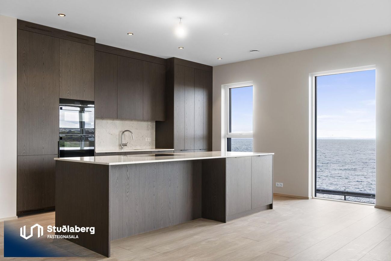 Pósthússtræti 9 - 0103, 230 Reykjanesbær