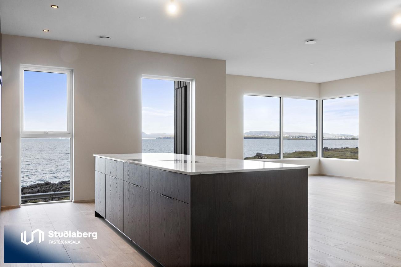 Pósthússtræti 9 - 0103, 230 Reykjanesbær