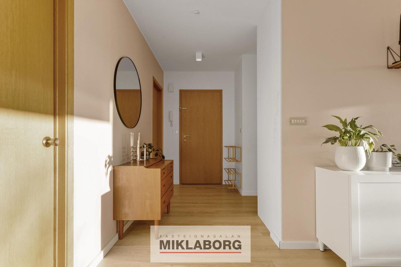 Efstaland 24, 108 Reykjavík