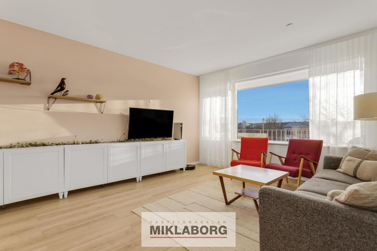 Efstaland 24, 108 Reykjavík