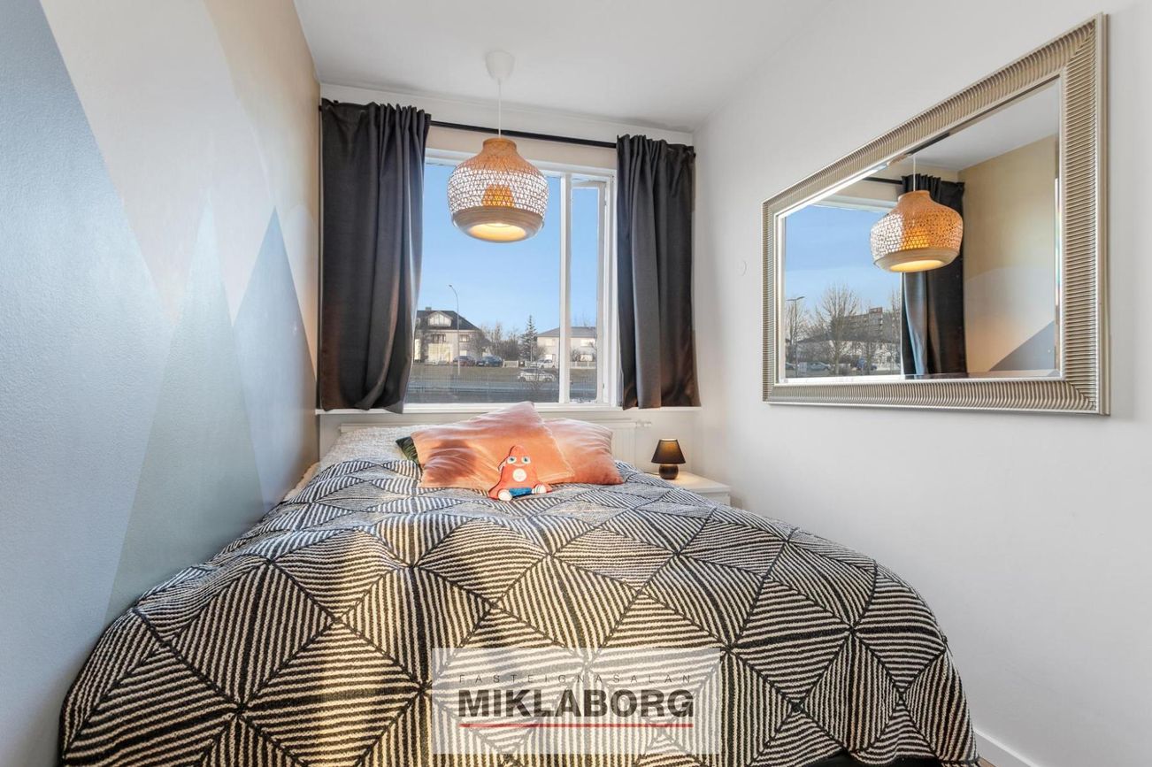 Efstaland 24, 108 Reykjavík