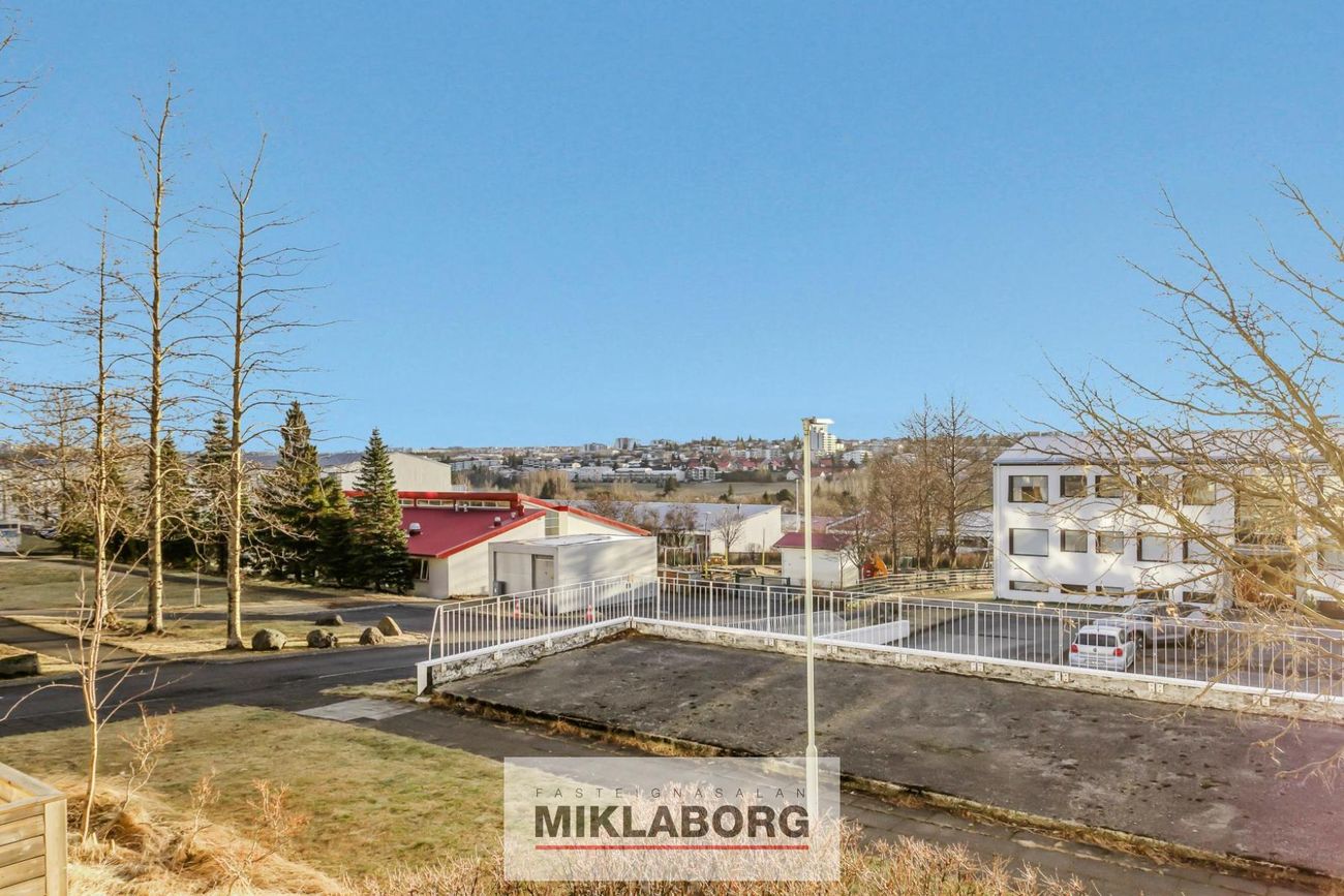 Efstaland 24, 108 Reykjavík