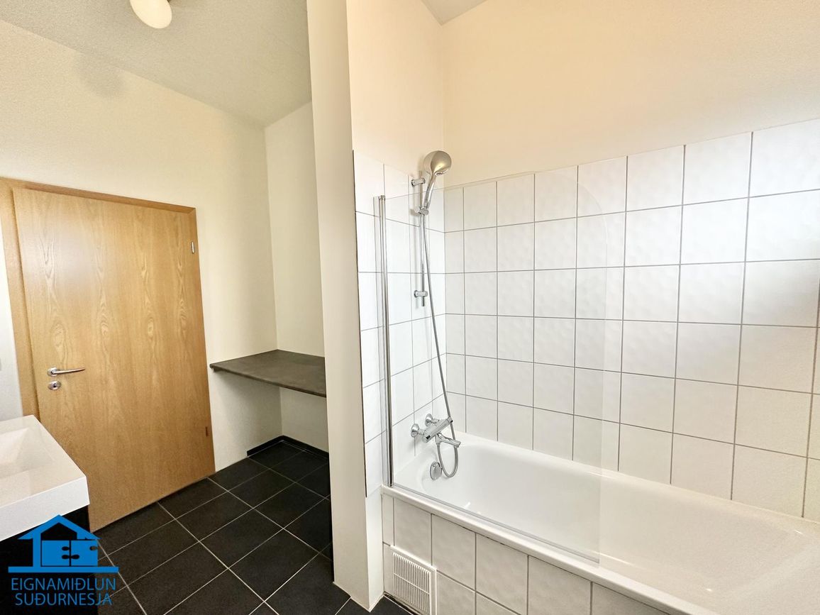 Tjarnabraut 14, 260 Reykjanesbær