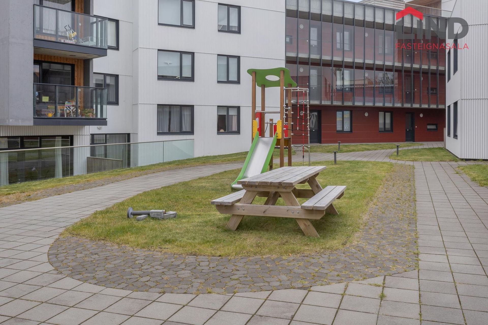 Dugguvogur 8, 104 Reykjavík