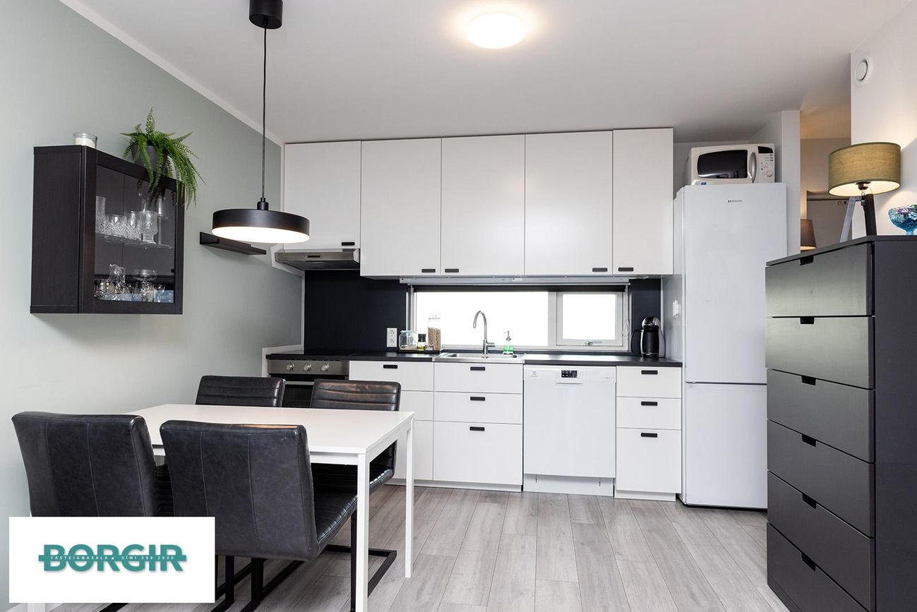 Jöfursbás 11B, 112 Reykjavík