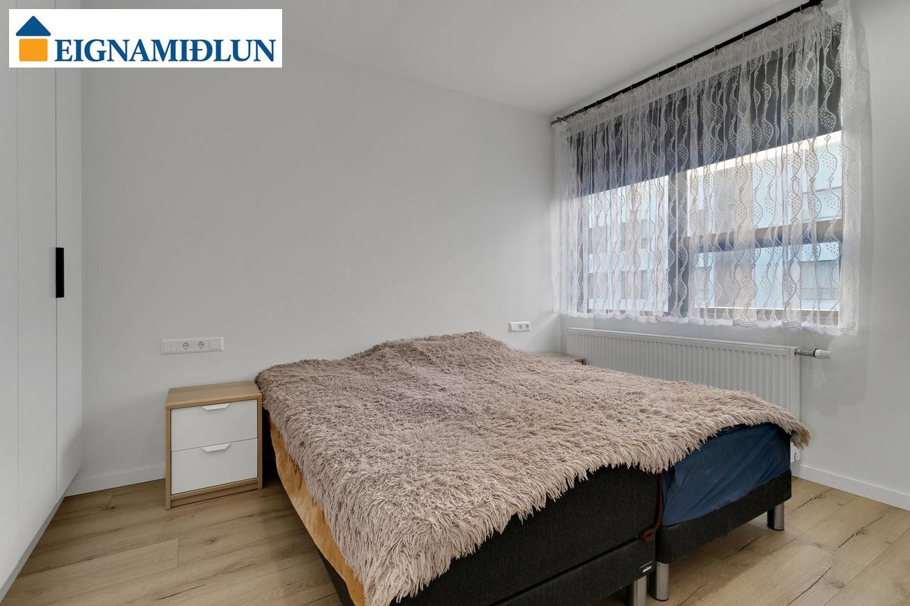 Smyrilshlíð 1, 102 Reykjavík