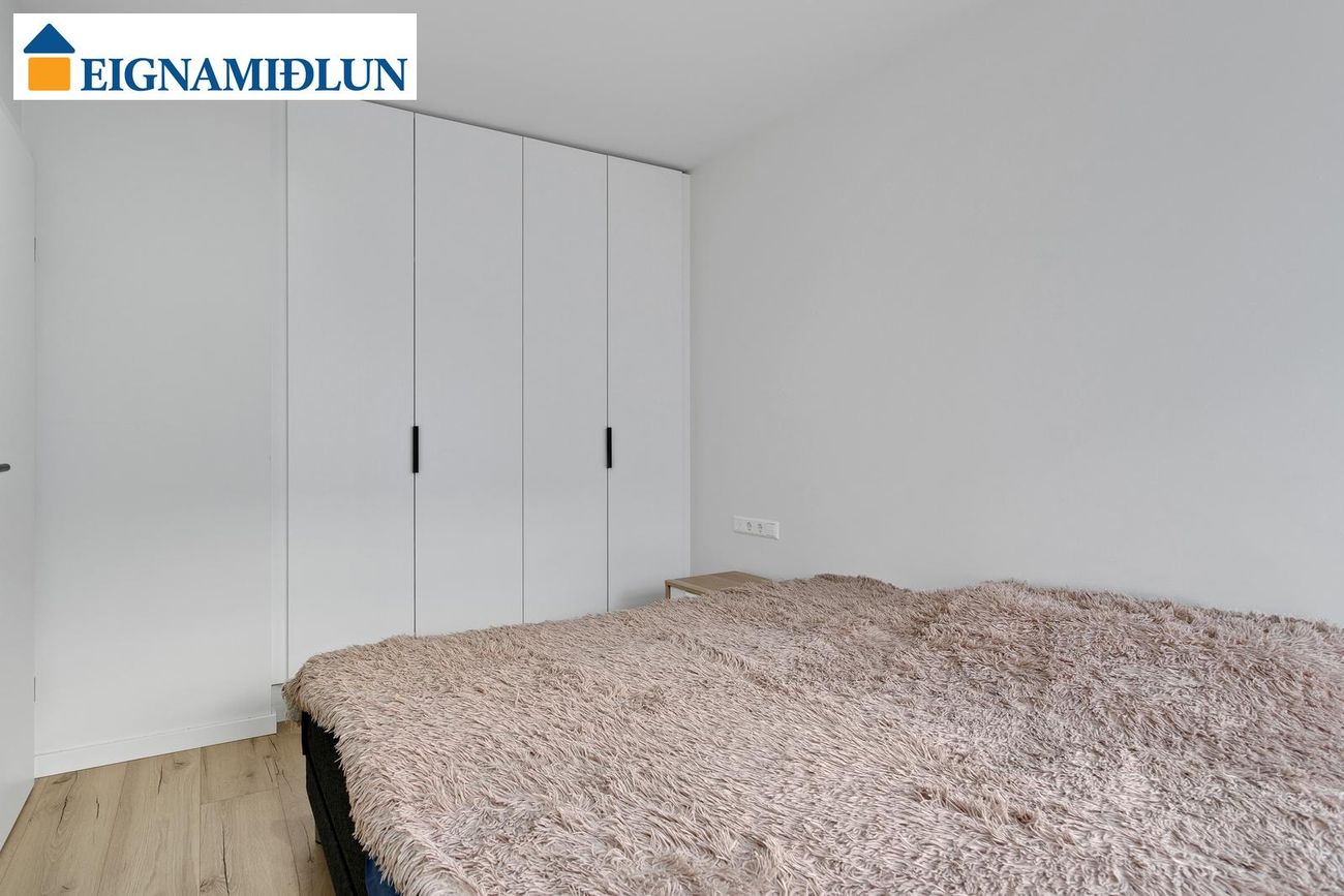 Smyrilshlíð 1, 102 Reykjavík