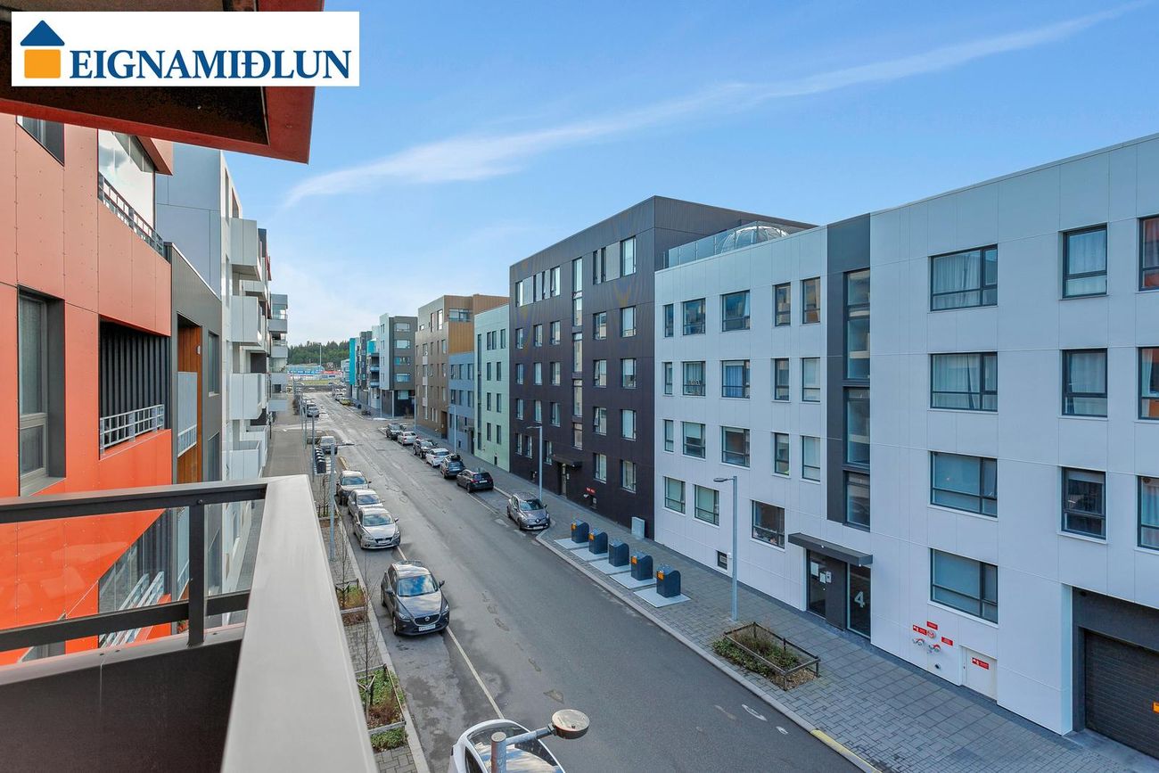 Smyrilshlíð 1, 102 Reykjavík