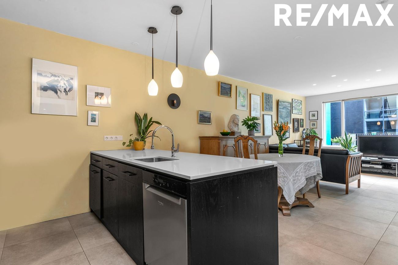 Hverfisgata 94, 101 Reykjavík