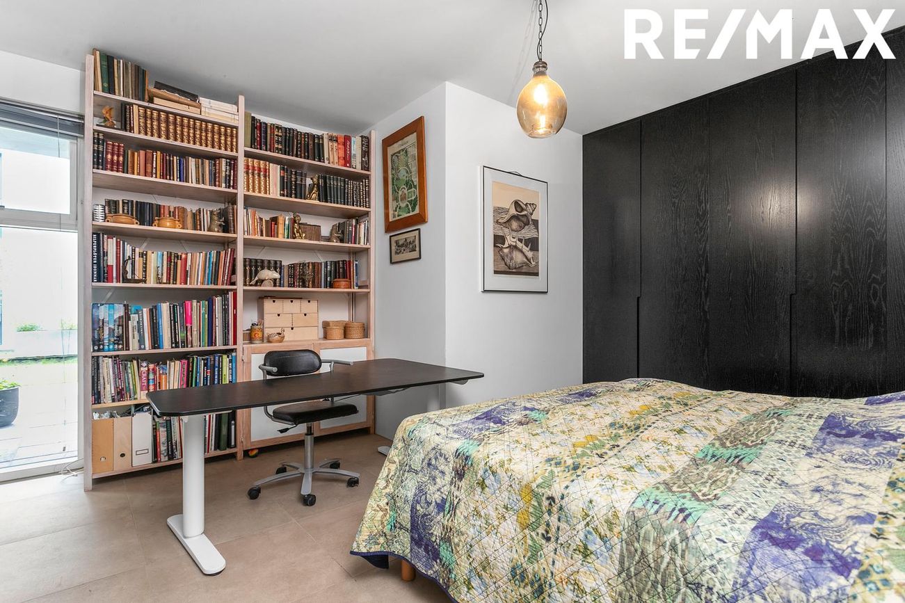 Hverfisgata 94, 101 Reykjavík