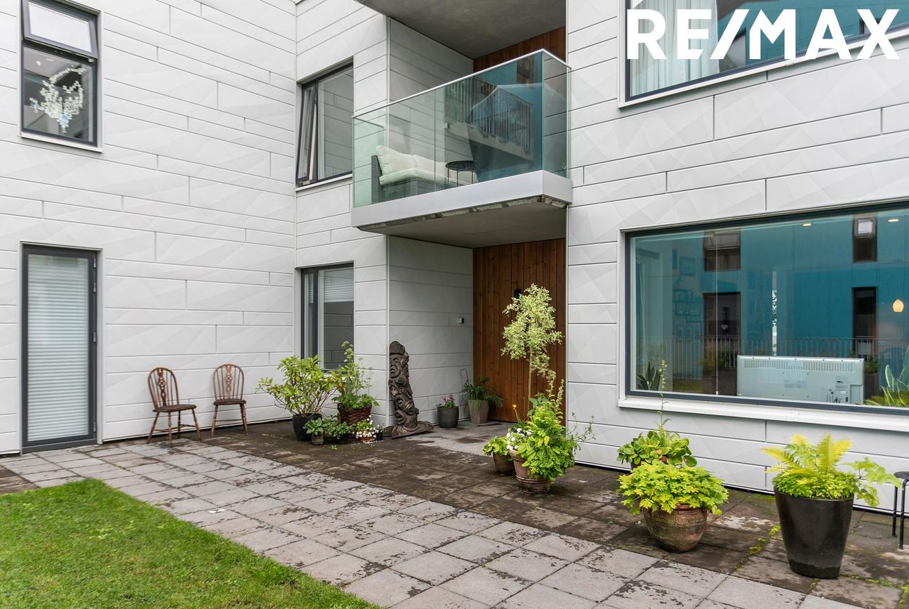 Hverfisgata 94, 101 Reykjavík