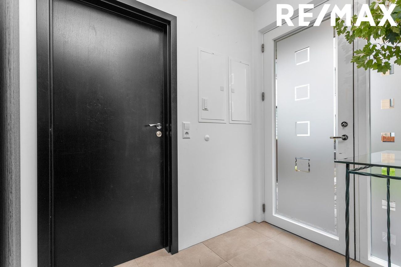 Hverfisgata 94, 101 Reykjavík
