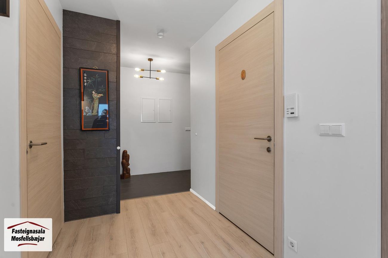 Vefarastræti 38, 270 Mosfellsbær