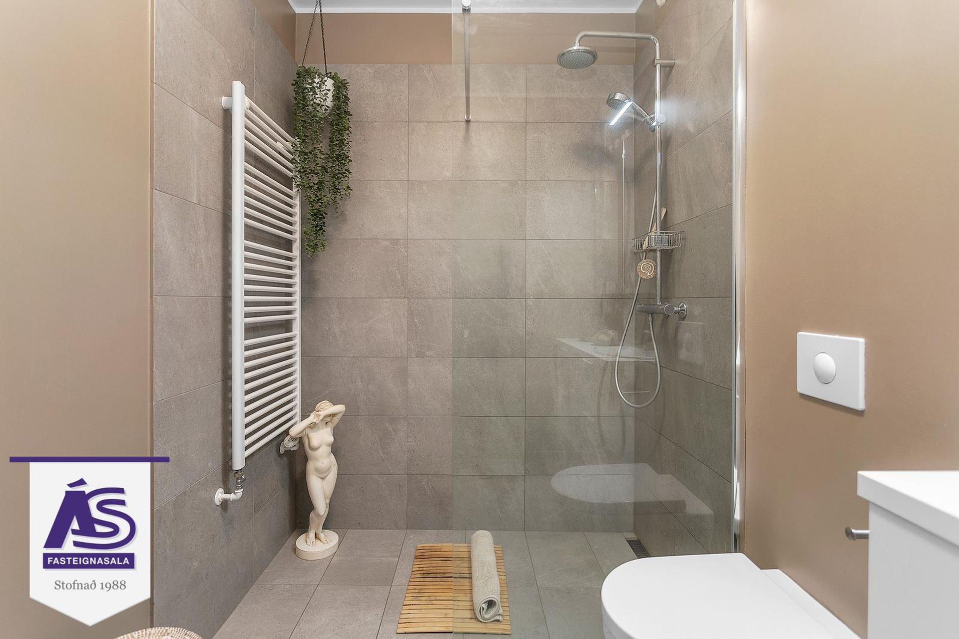 Vinastræti 8 - 0202, 210 Garðabær