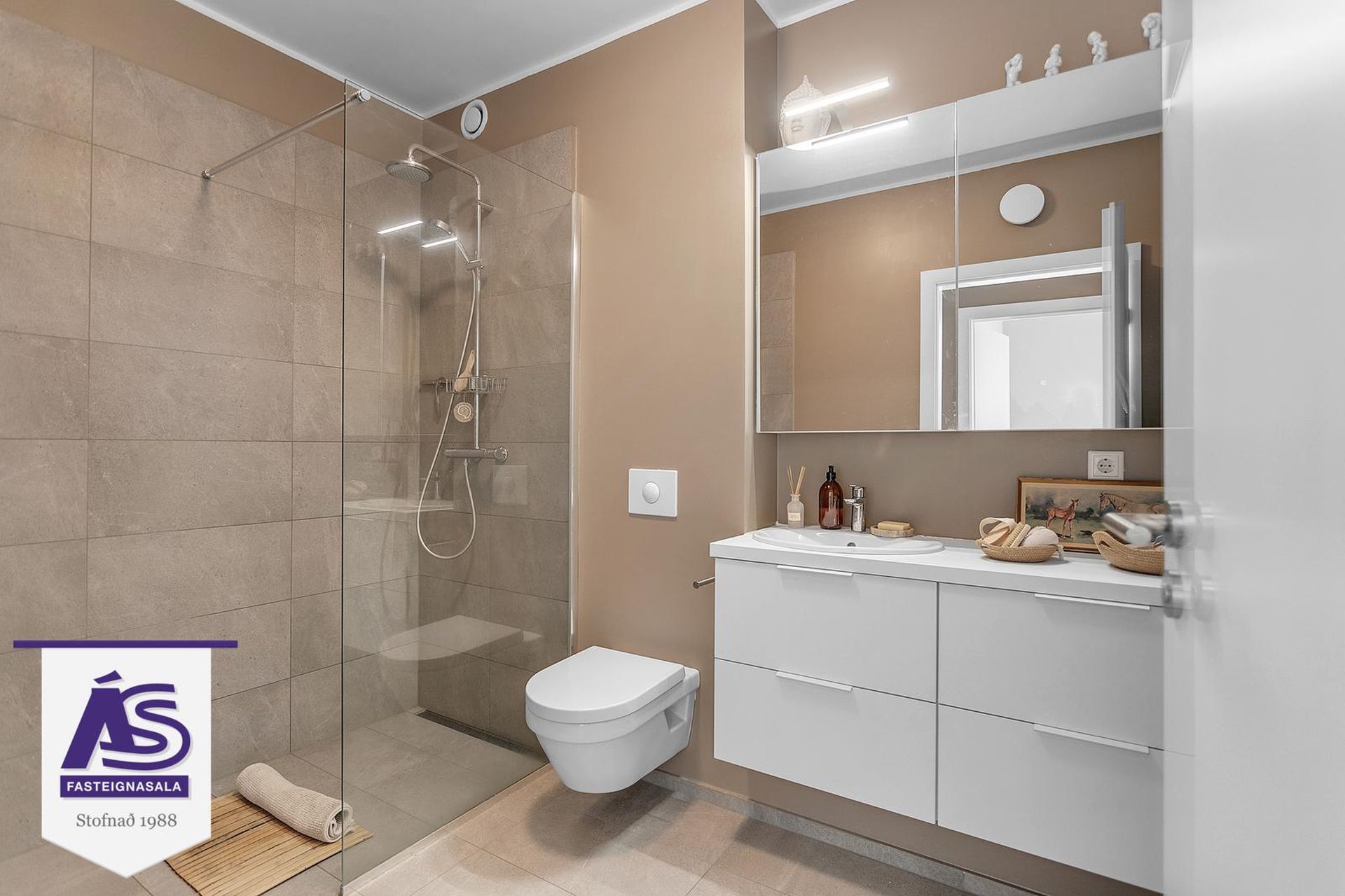 Vinastræti 8 - 0202, 210 Garðabær