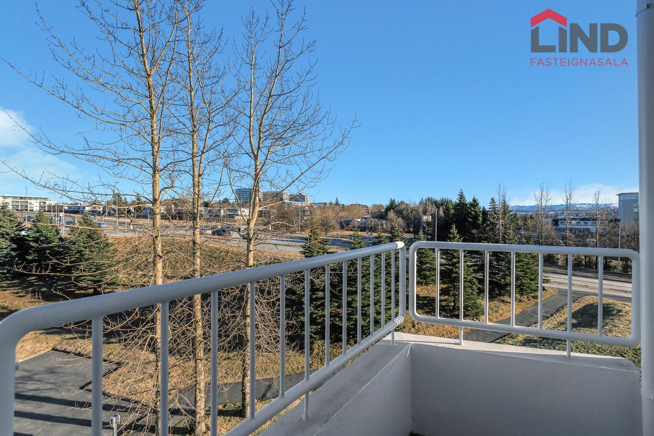 Sléttuvegur 17, 103 Reykjavík