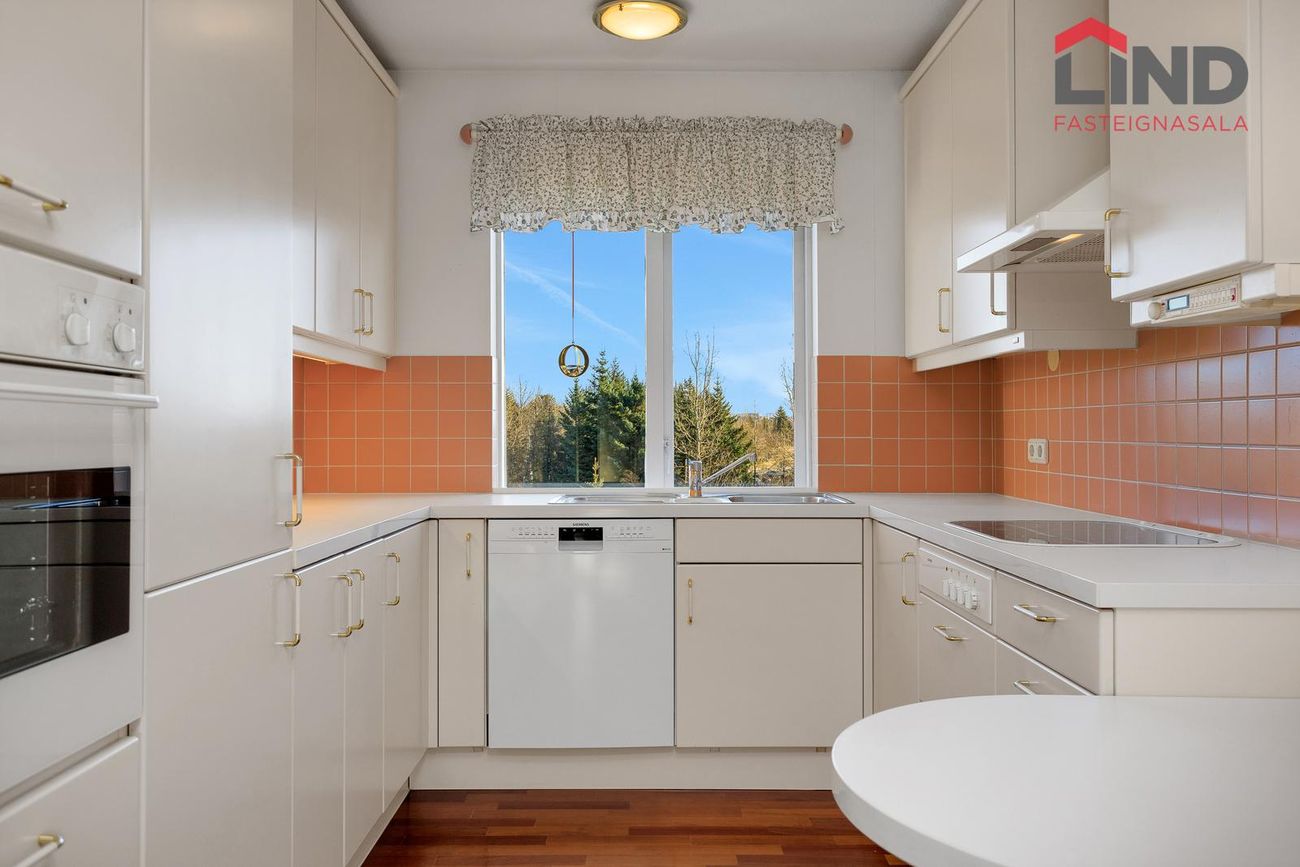 Sléttuvegur 17, 103 Reykjavík