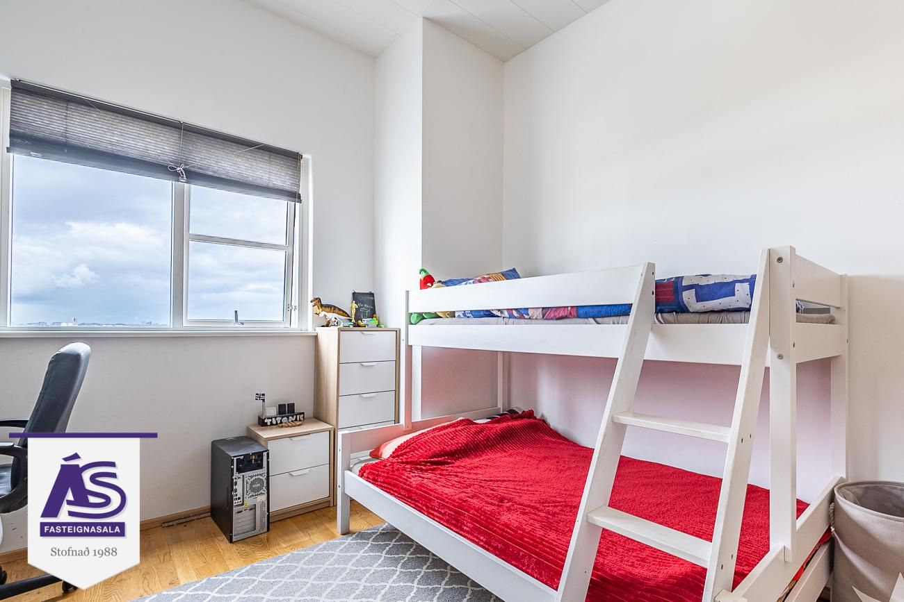 Tjarnabraut 14, 260 Reykjanesbær