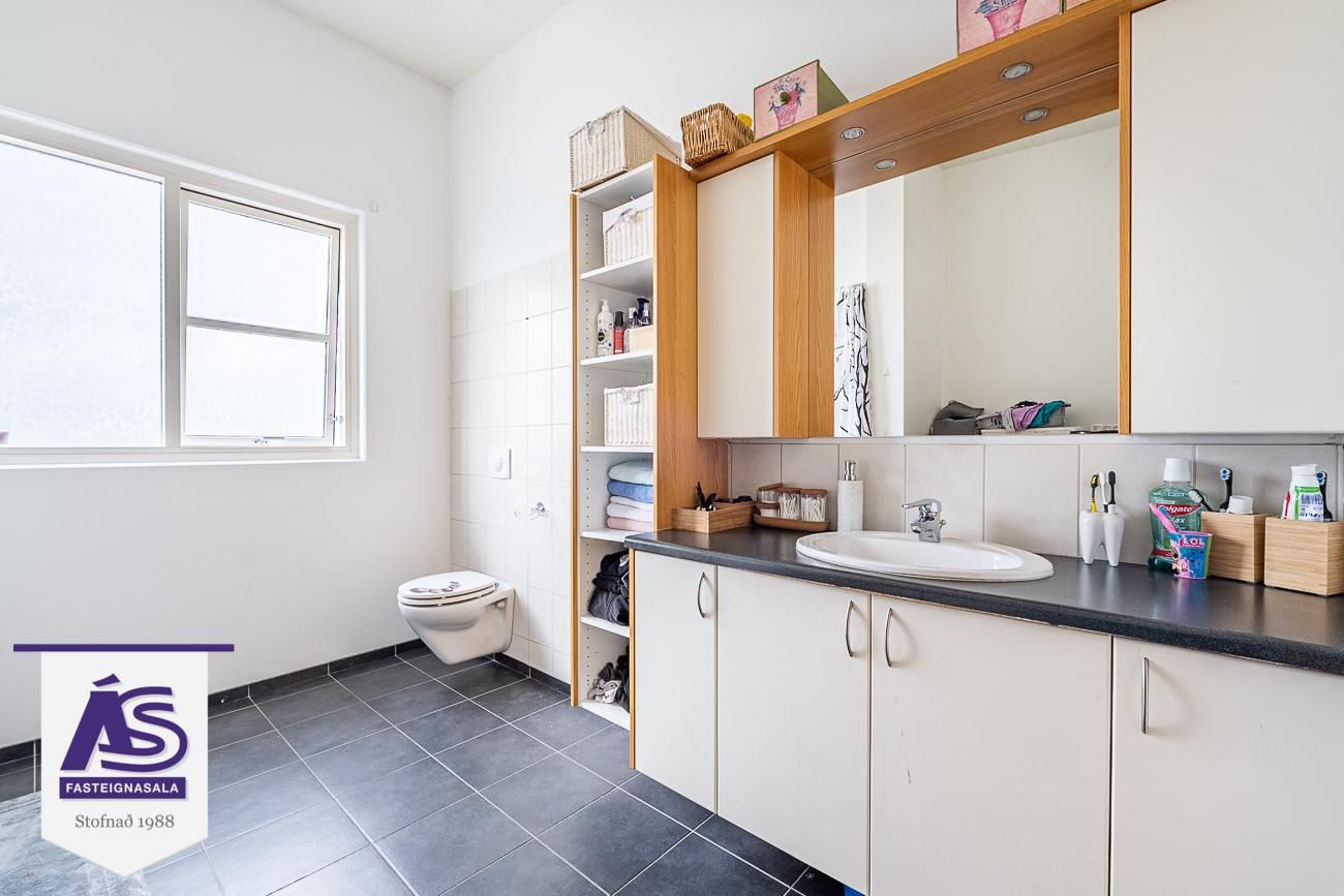 Tjarnabraut 14, 260 Reykjanesbær