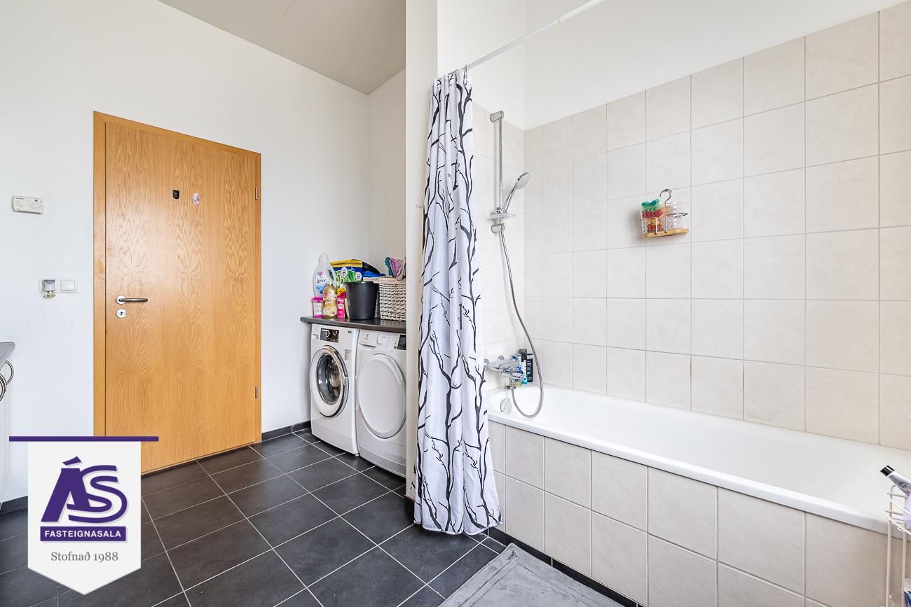 Tjarnabraut 14, 260 Reykjanesbær