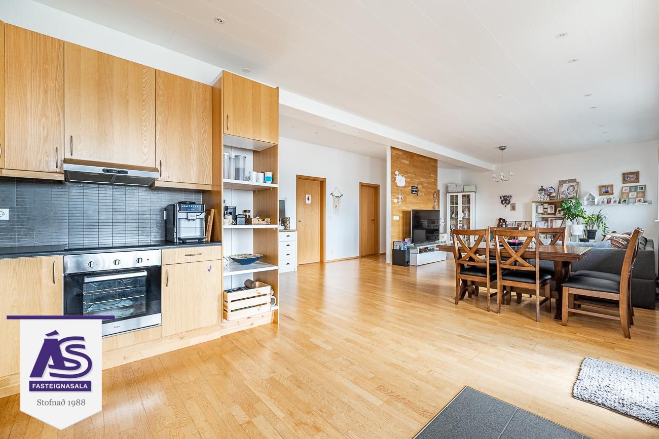 Tjarnabraut 14, 260 Reykjanesbær