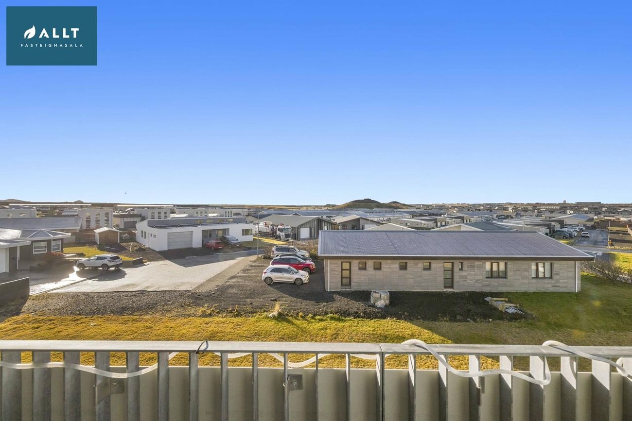 Dalsbraut 6, 260 Reykjanesbær