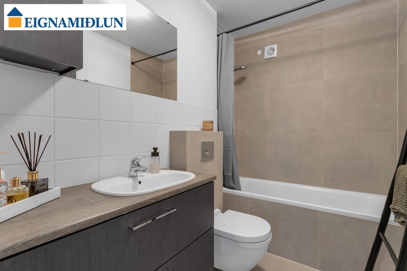 Arnarsmári 10, 201 Kópavogur