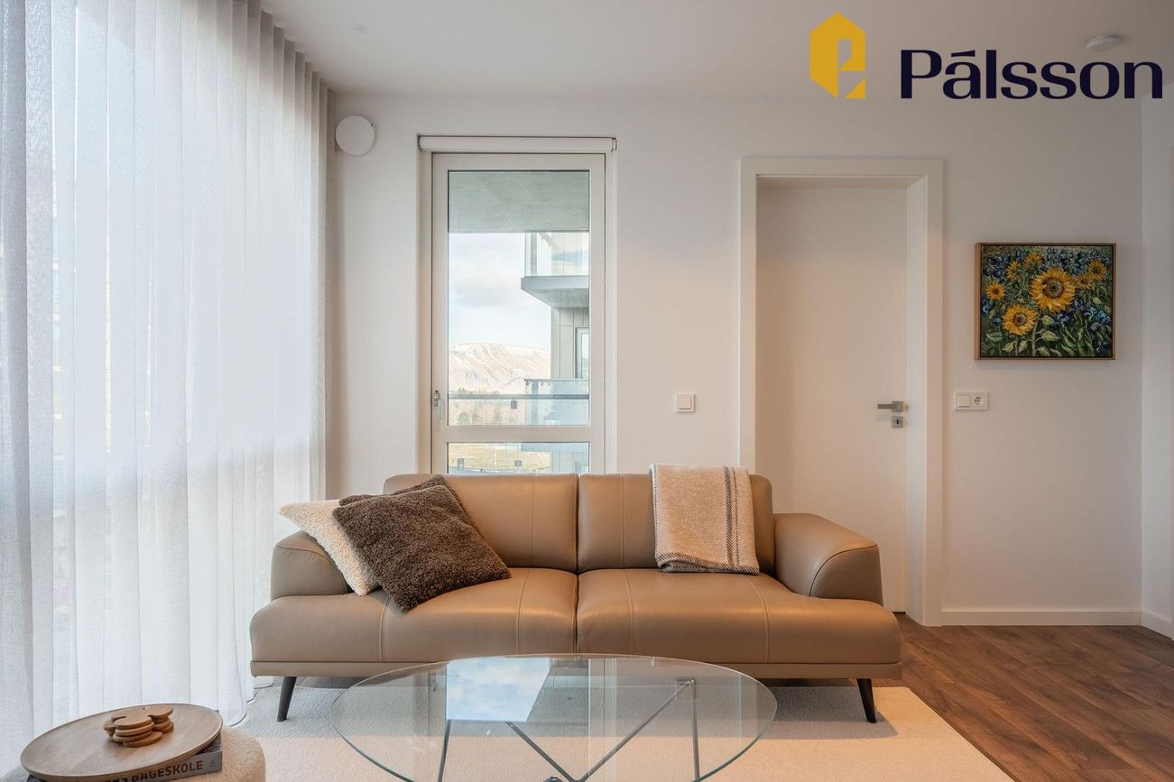 Grensásvegur 1B, 108 Reykjavík