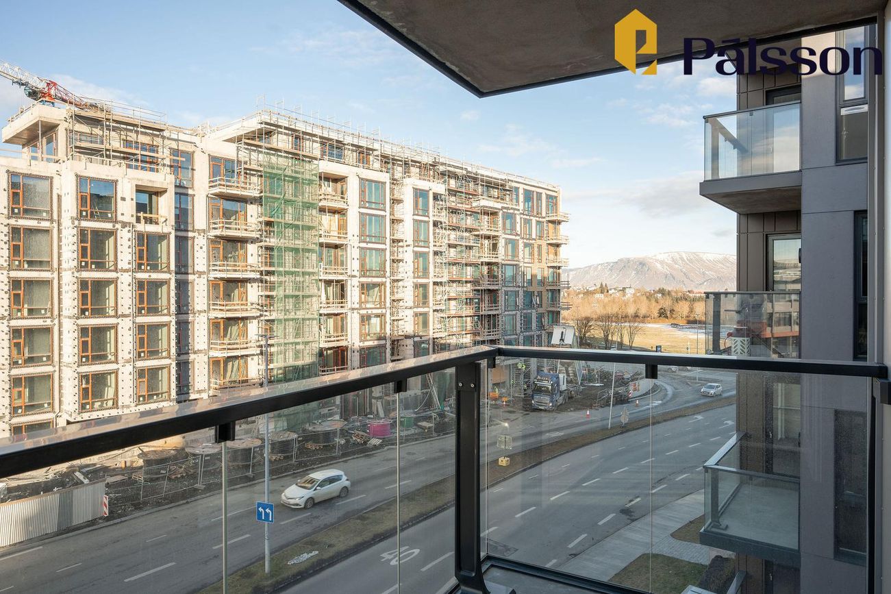 Grensásvegur 1B, 108 Reykjavík