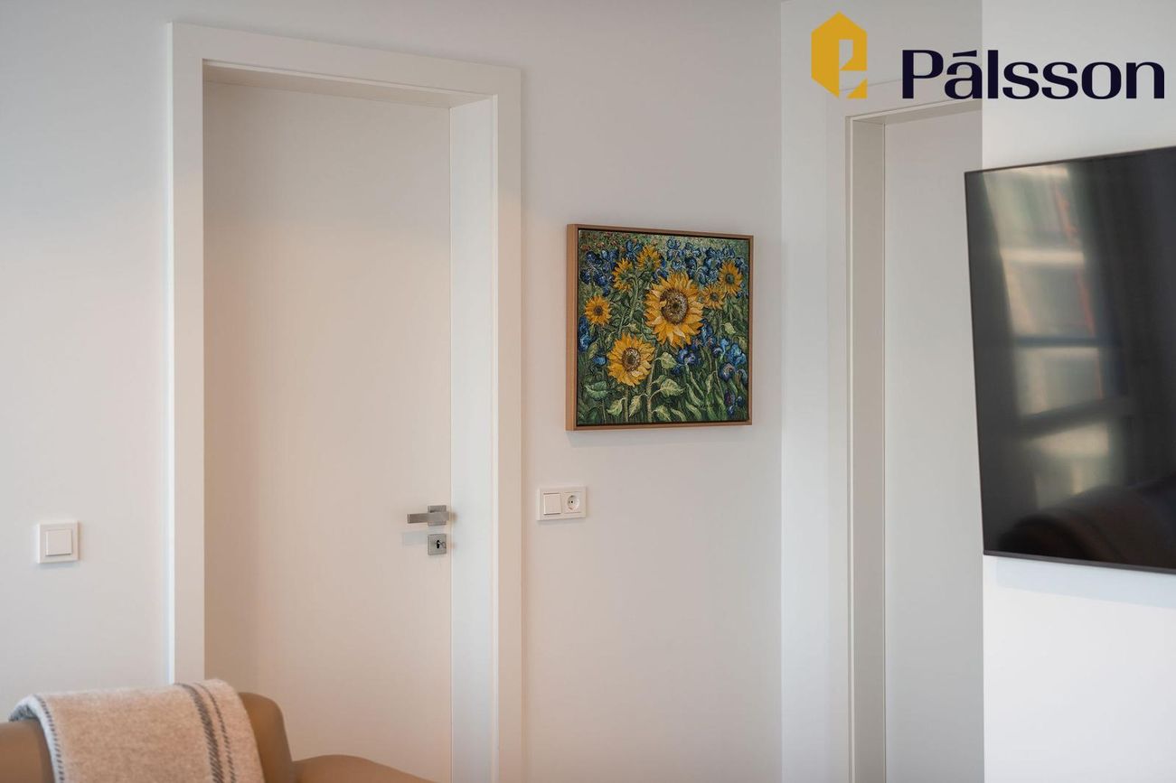 Grensásvegur 1B, 108 Reykjavík