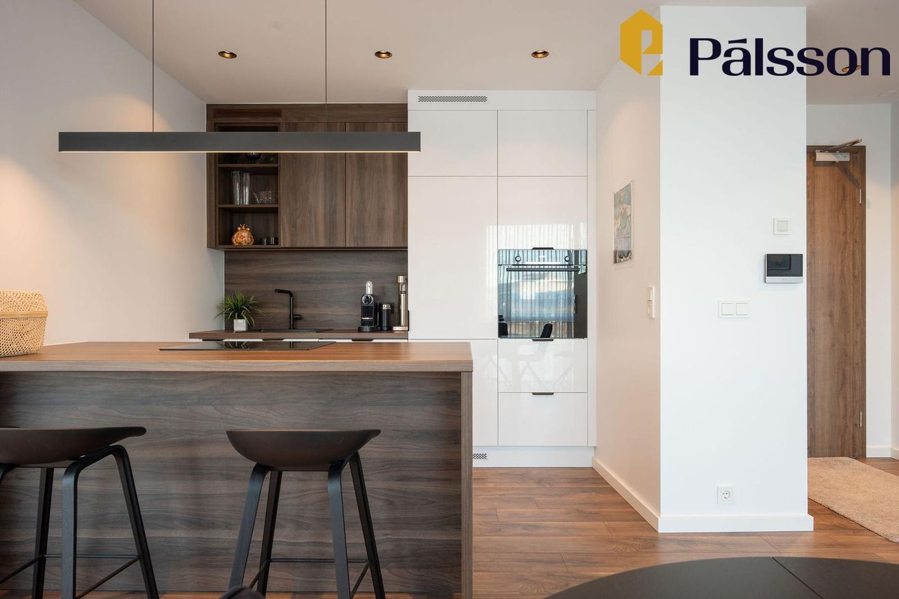 Grensásvegur 1B, 108 Reykjavík