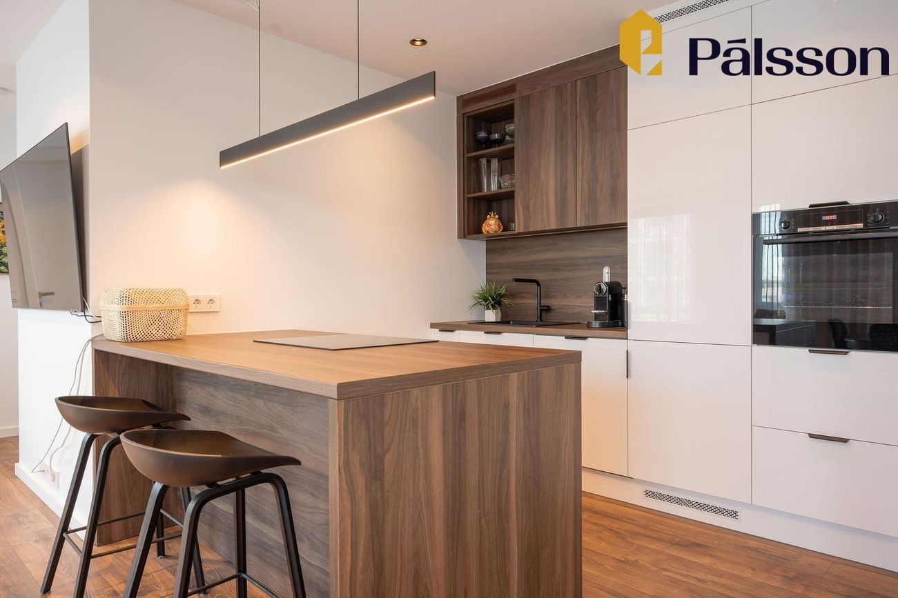 Grensásvegur 1B, 108 Reykjavík