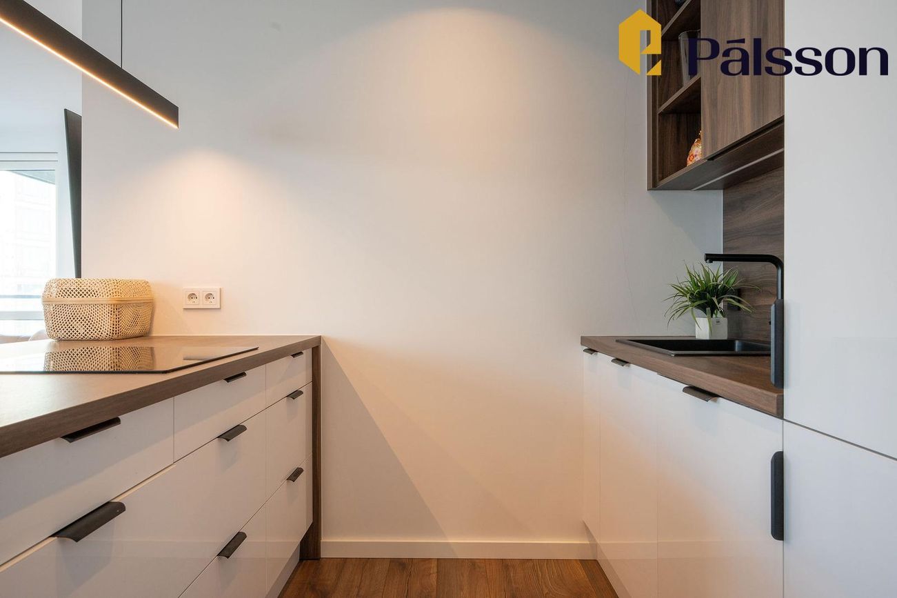 Grensásvegur 1B, 108 Reykjavík