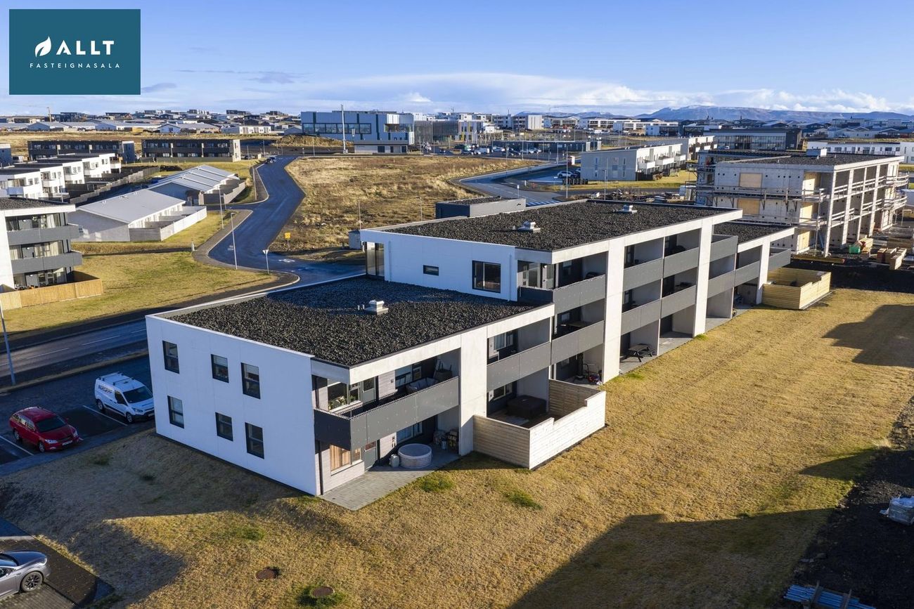 Dalsbraut 6, 260 Reykjanesbær