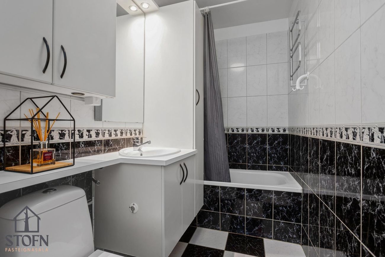 Hrafnhólar 6, 111 Reykjavík