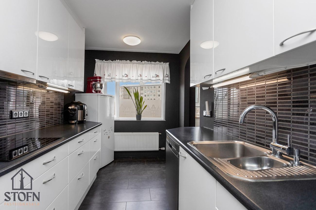 Hrafnhólar 6, 111 Reykjavík