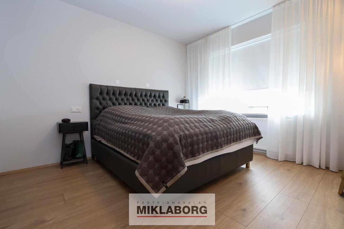 Smyrilshlíð 12, 102 Reykjavík