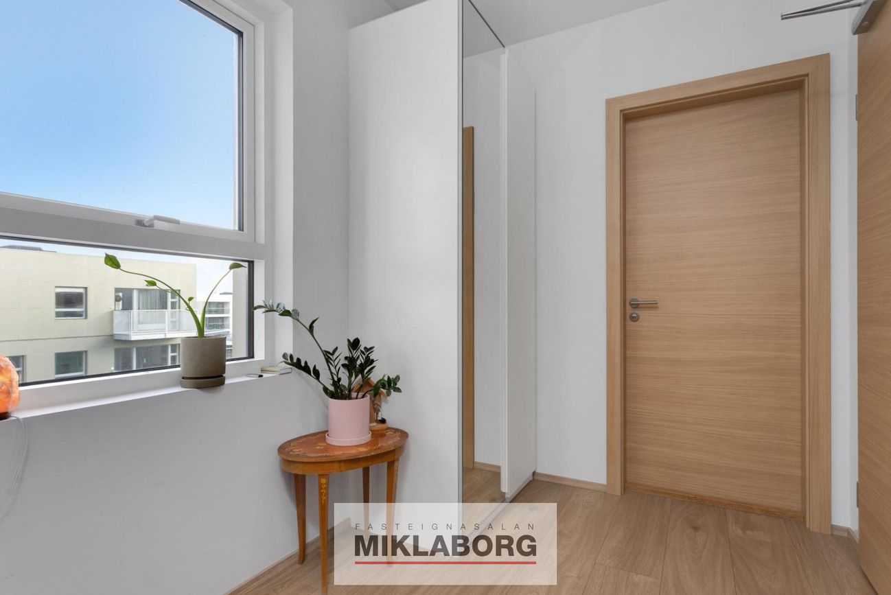 Smyrilshlíð 12, 102 Reykjavík