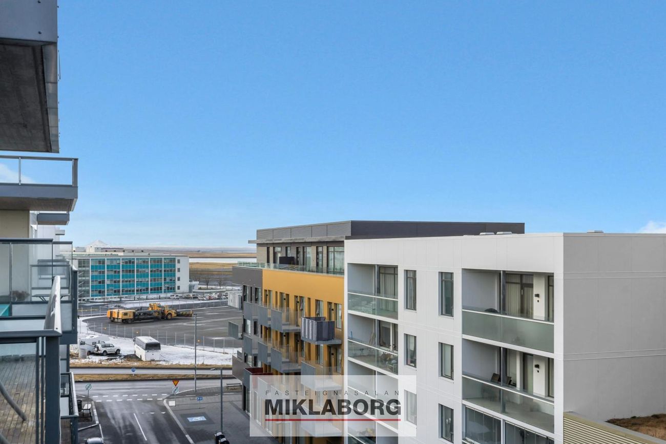Smyrilshlíð 12, 102 Reykjavík