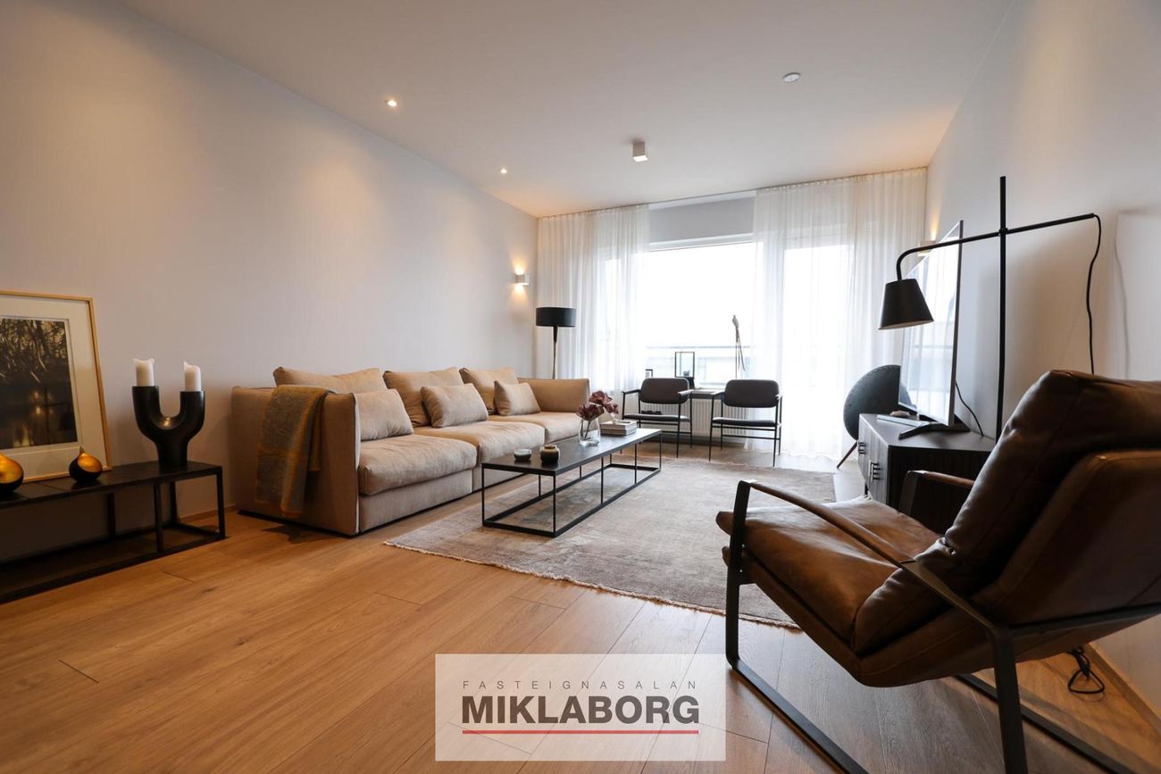 Smyrilshlíð 12, 102 Reykjavík