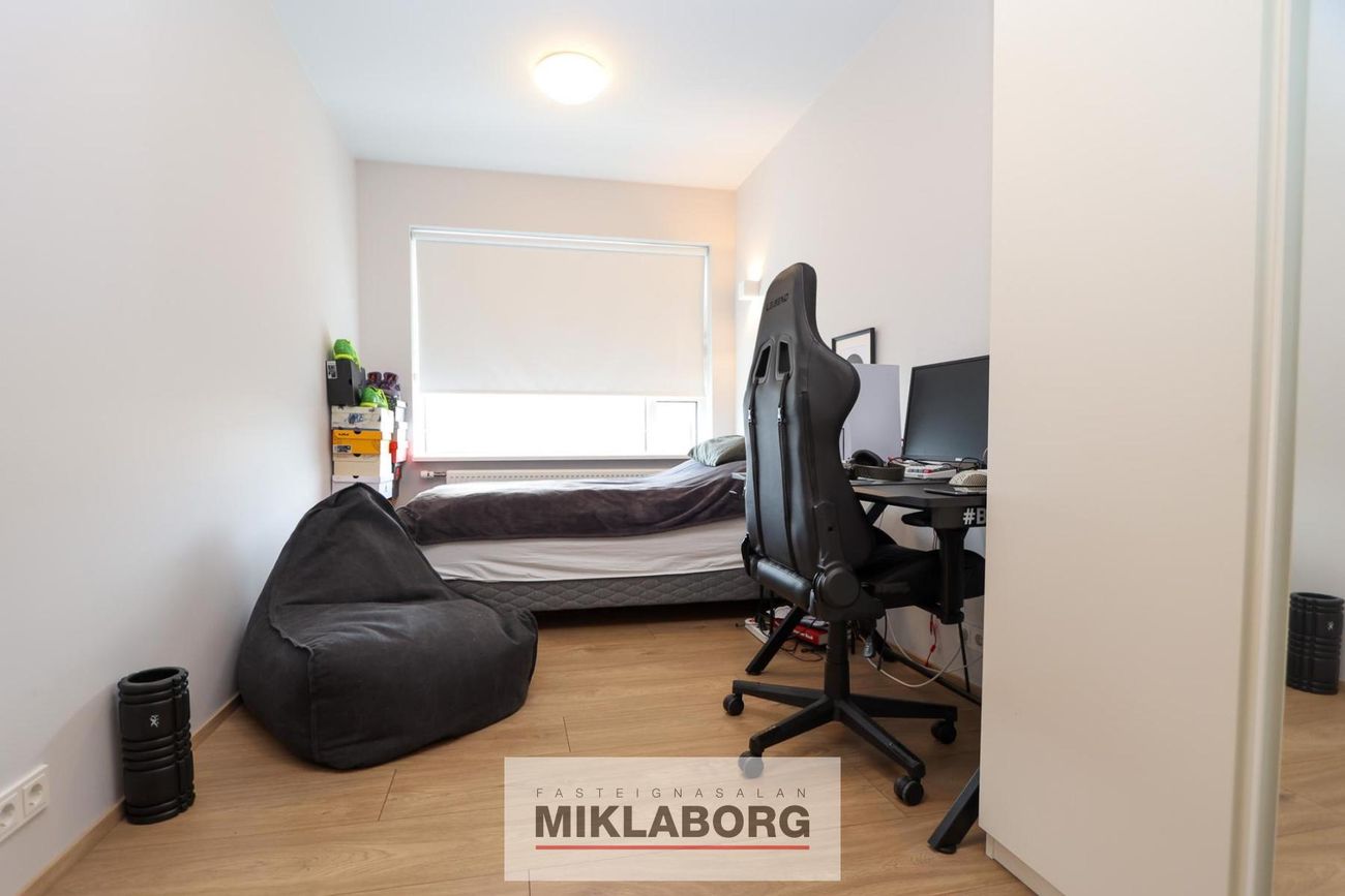 Smyrilshlíð 12, 102 Reykjavík