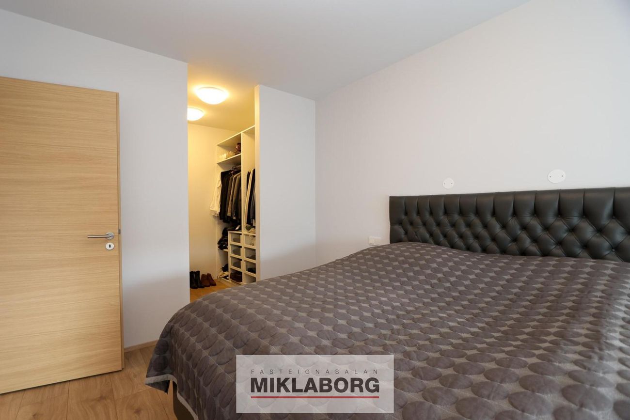 Smyrilshlíð 12, 102 Reykjavík