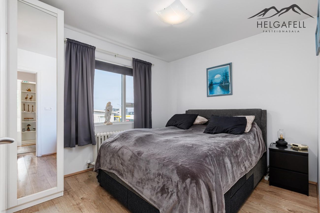 Móabarð 8, 220 Hafnarfjörður