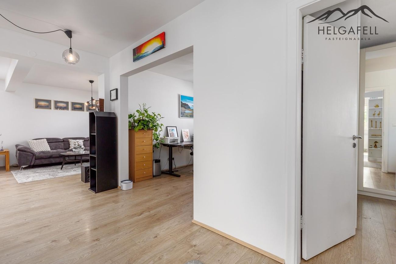 Móabarð 8, 220 Hafnarfjörður