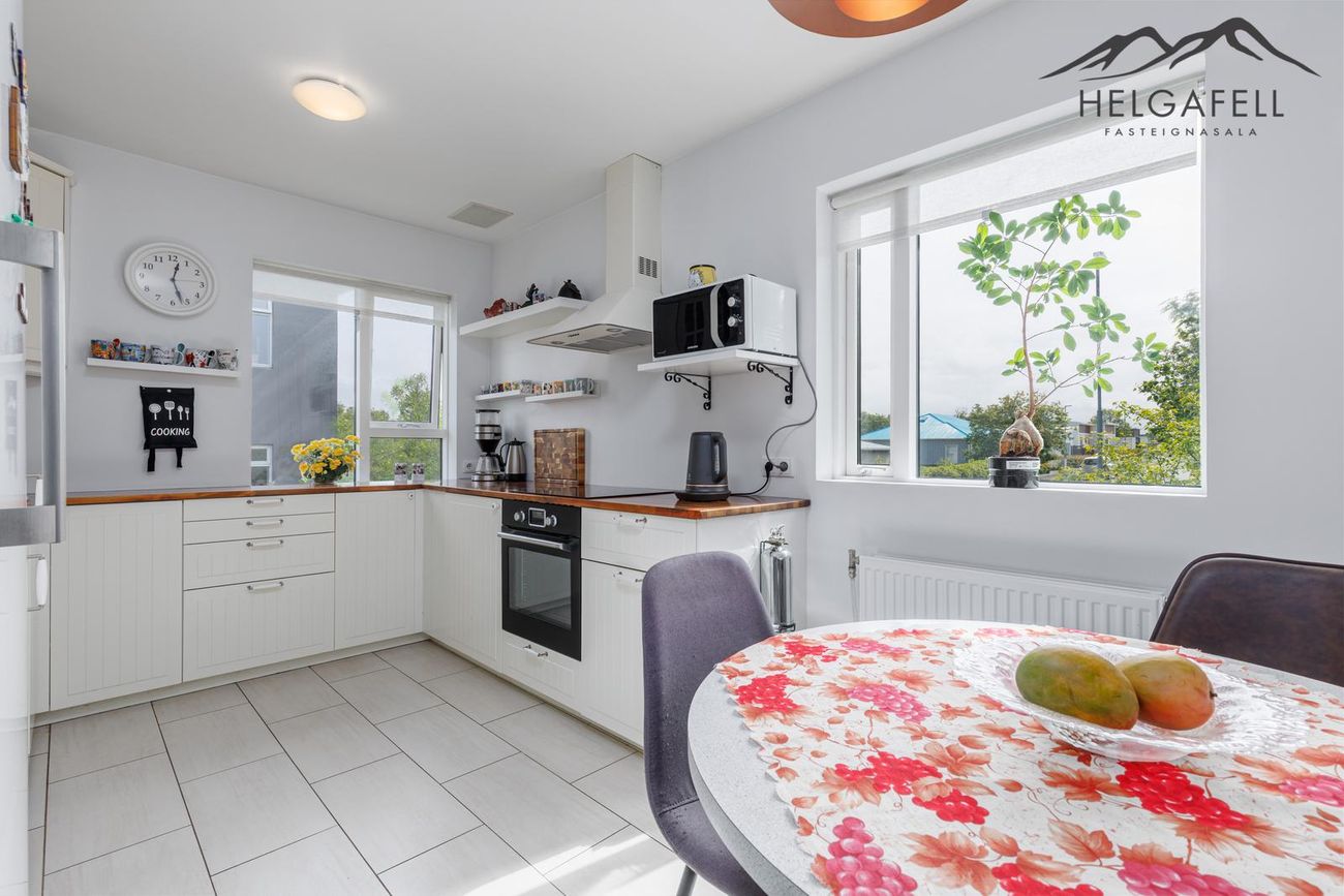 Móabarð 8, 220 Hafnarfjörður